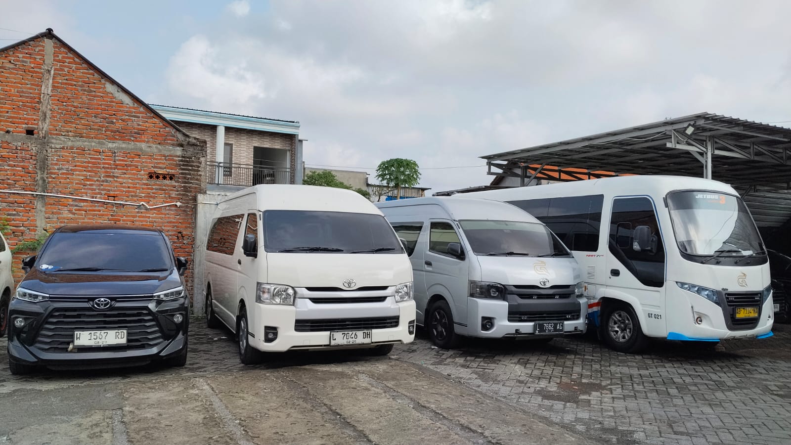 Sewa Mobil Surabaya & Sidoarjo – Rental Mobil Premium dengan Driver Profesional di Jawa Timur