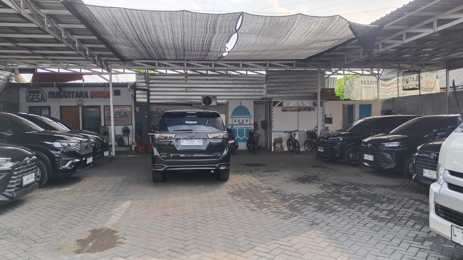 Sewa Mobil Surabaya & Sidoarjo: Rental Mobil Jawa Timur dengan Driver Profesional